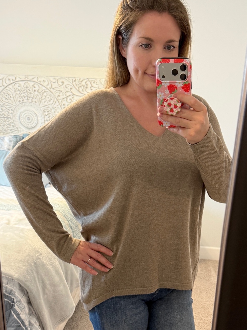 ANDREE BY UNIT V-Neck Lightweight Sweater